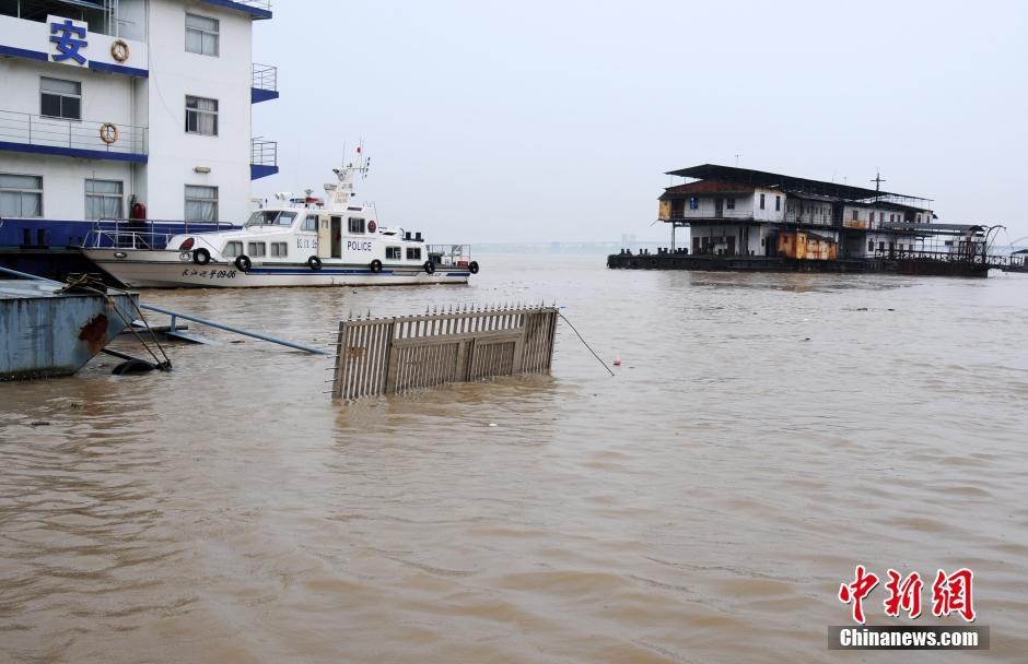 九球王会江江洲告急：水位距98年最高位仅剩022米江西洪灾为何如此严重